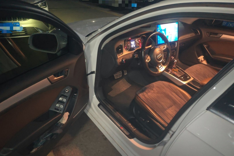 奥迪A4L 2015款 45 TFSI quattro个性运动型中控内饰20