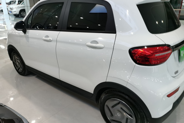 零跑汽车 零跑T03 2024款 200轻享版车身外观4