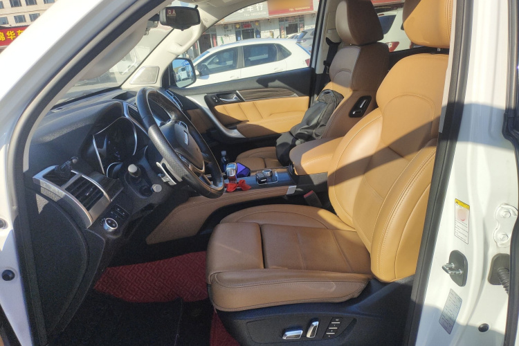 哈弗H9 2017款 2.0T 汽油四驱尊享型 5座中控内饰19