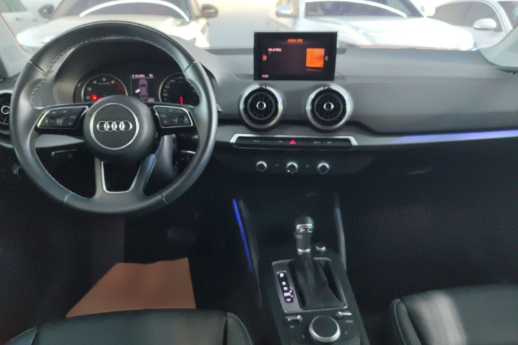 奥迪Q2L 2022款 35 TFSI 进取致雅型中控内饰7003