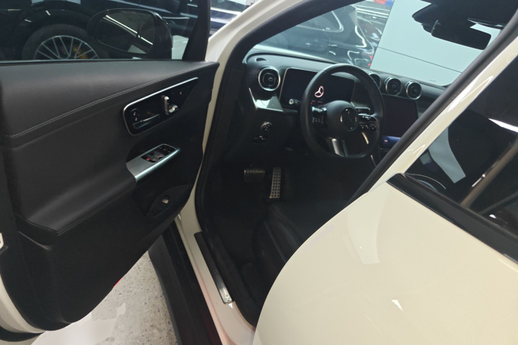 奔驰GLC轿跑 2024款 GLC 260 4MATIC 轿跑SUV中控内饰20