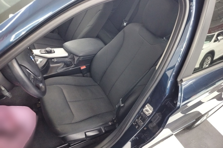 宝马1系(进口) 2016款 118i 领先型局部细节19