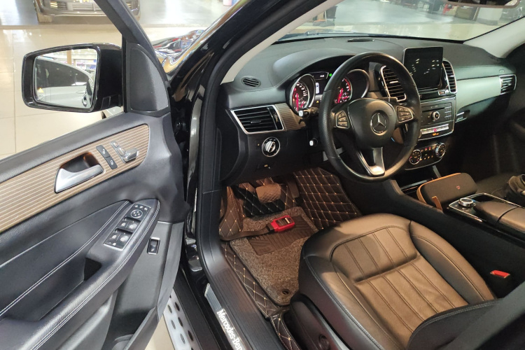 奔驰GLE 2018款 GLE 320 4MATIC 动感型臻藏版中控内饰20