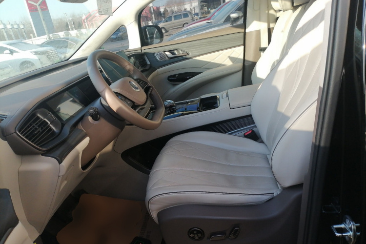 腾势D9 2022款 DM-i 970 四驱旗舰型中控内饰19