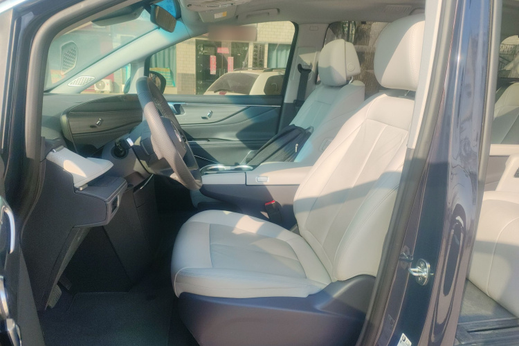 别克GL8 2025款 陆尊 尊享版中控内饰19