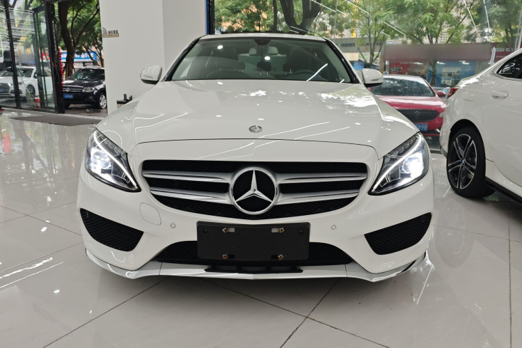 奔驰C级 2017款 C 180 L 运动版车身外观2