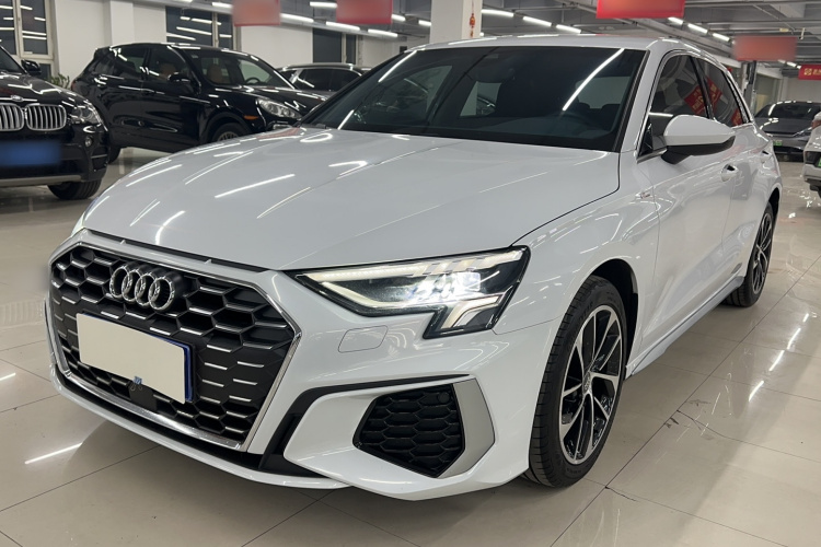 奥迪A3 2021款 Sportback 35 TFSI 进取运动型车身外观1