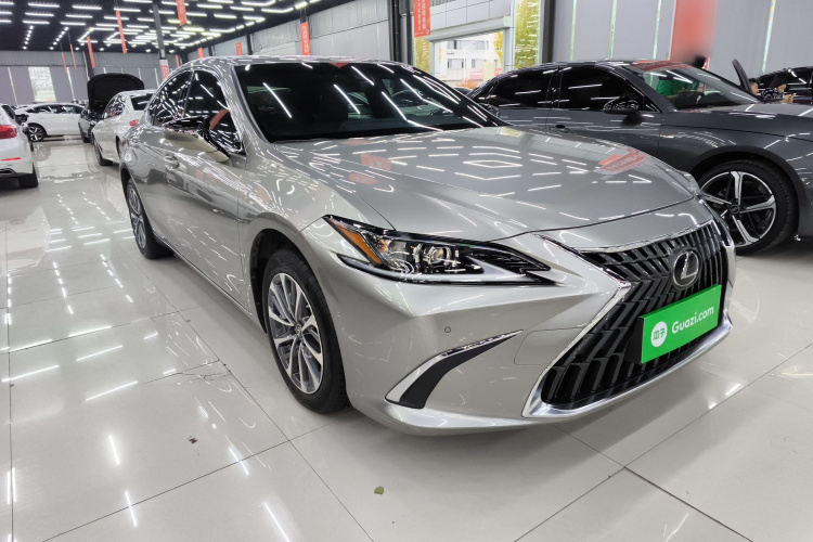 雷克萨斯ES 2021款 200 卓越版车身外观3