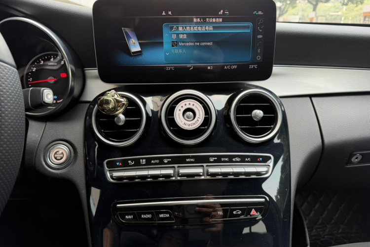奔驰C级 2019款 C 260 运动版 4MATIC中控内饰7008