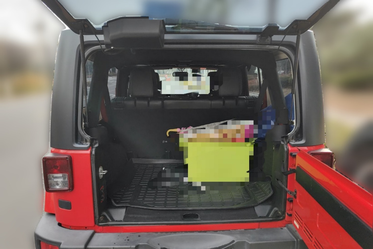 Jeep 牧马人 2017款 3.0L Sahara 四门舒享版中控内饰23