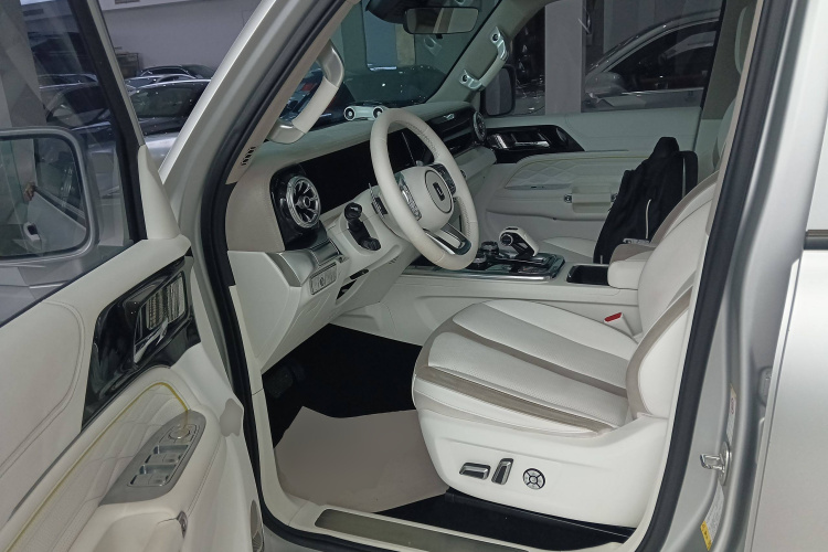 超境汽车 共创坦克300 2021款 2.0T 赛博坦克中控内饰7003