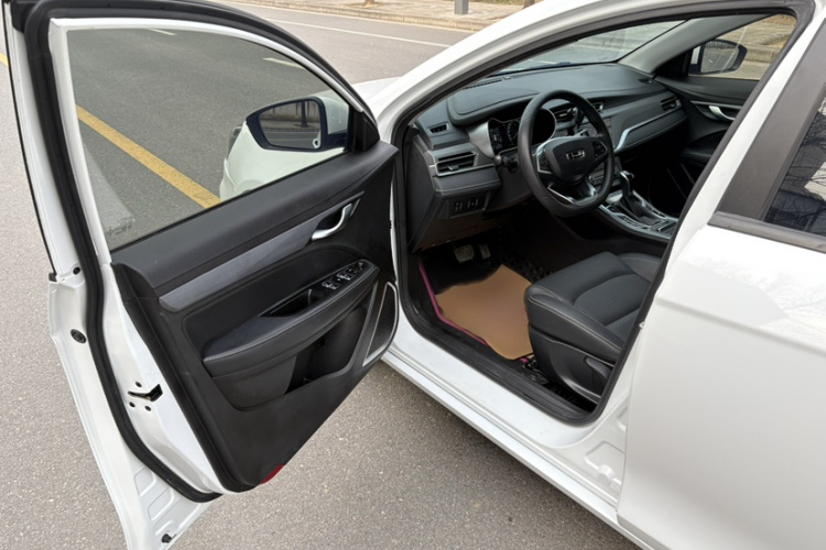 吉利汽车 帝豪 2021款 UP 1.5L CVT豪华型中控内饰7002