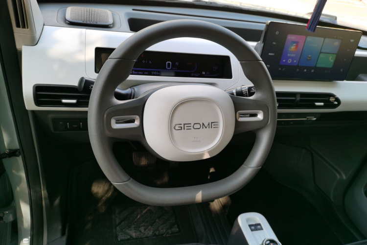 吉利银河 2024款 200km 熊猫卡丁中控内饰13