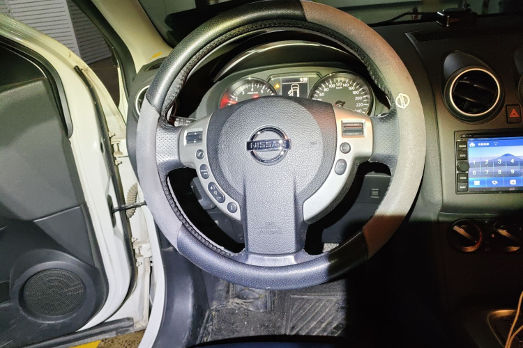 日产 逍客 2015款 2.0XL 酷火 CVT 2WD中控内饰13