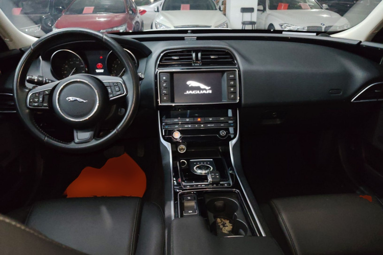 捷豹XEL 2018款 2.0T 200PS 精英版中控内饰12