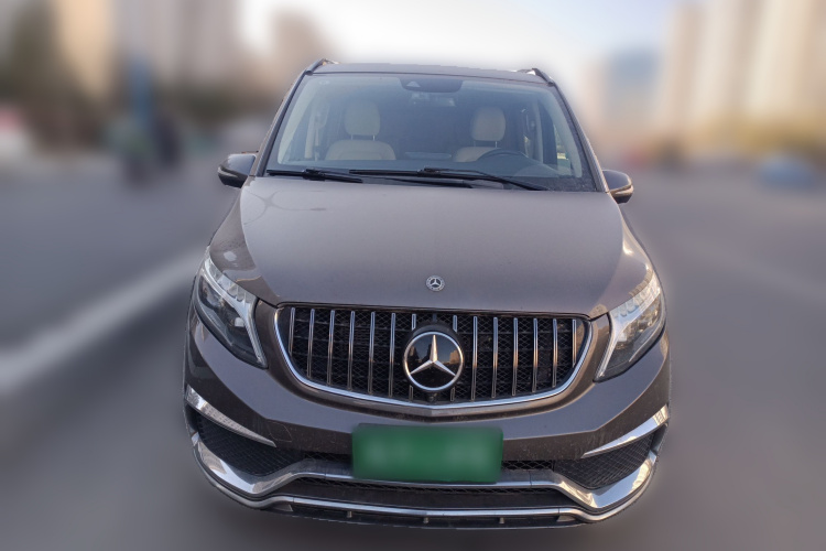 奔驰V级 2018款 V 260 L 尊贵加长版 国VI车身外观2