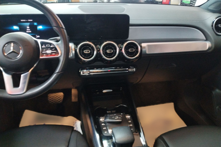 奔驰GLB 2023款 改款 GLB 200 时尚型局部细节16