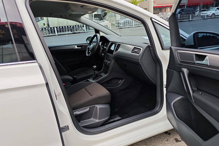 大众 高尔夫·嘉旅 2016款 1.6L 手动舒适型中控内饰7003