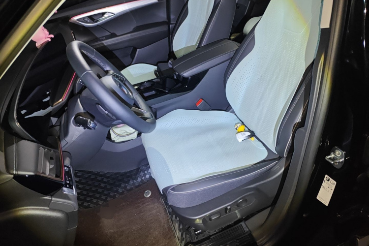 别克 2025款 昂科威Plus 四驱Avenir艾维亚中控内饰19