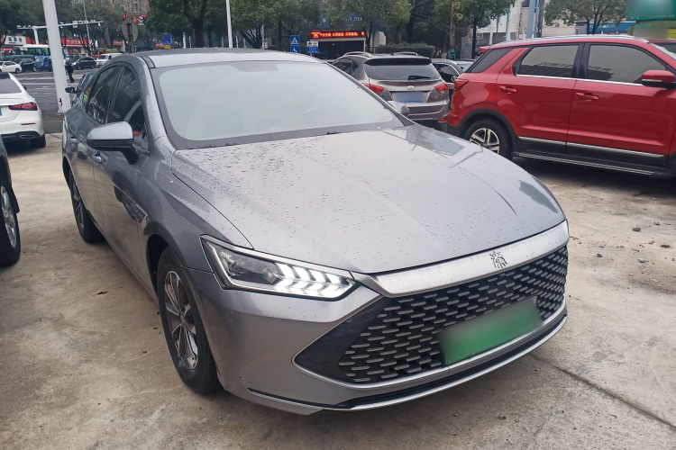 比亚迪 秦PLUS 2024款 荣耀版 DM-i 55KM领先型车身外观3