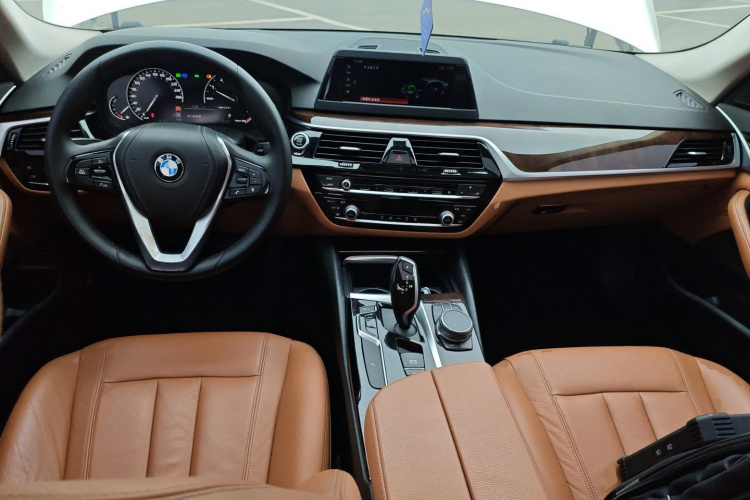 宝马5系 2018款 528Li 上市特别版中控内饰12