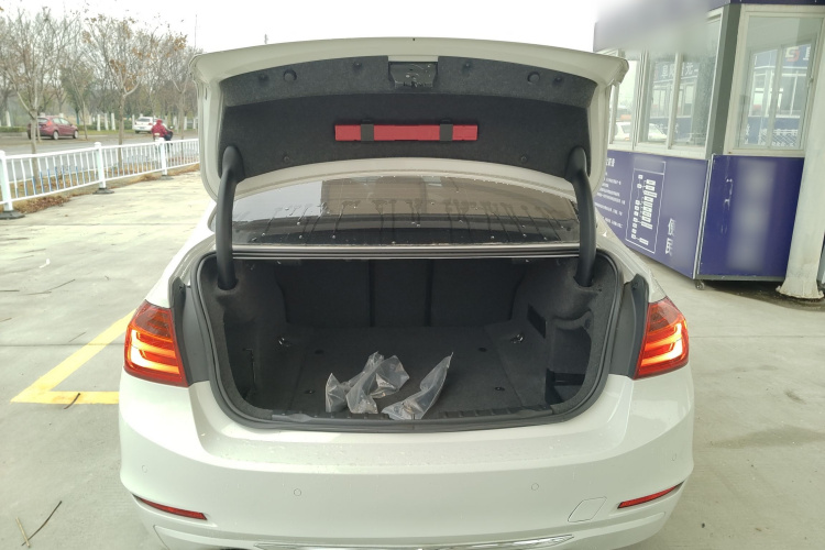 宝马3系 2015款 316Li 时尚型机舱底盘23