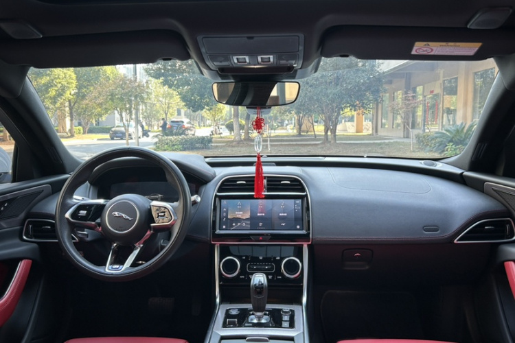 捷豹XEL 2022款 2.0T 250PS R-DYNAMIC S进取运动版中控内饰7009
