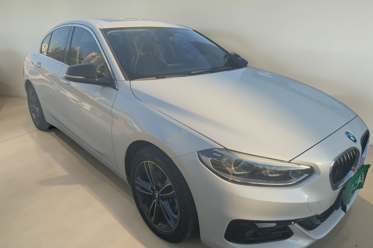 宝马1系 2018款 118i 运动型车身外观3