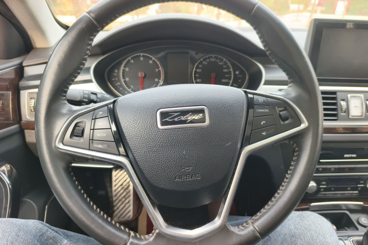 众泰Z700 2016款 1.8T DCT尊贵型局部细节13