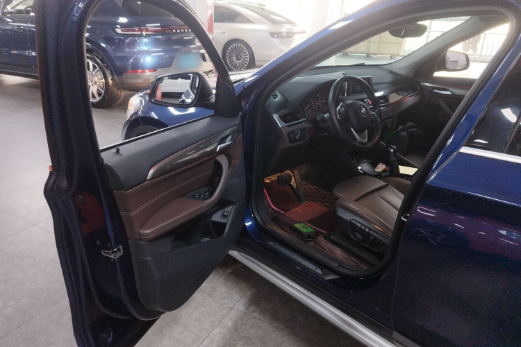 宝马X1 2018款 sDrive18Li 尊享型中控内饰7003