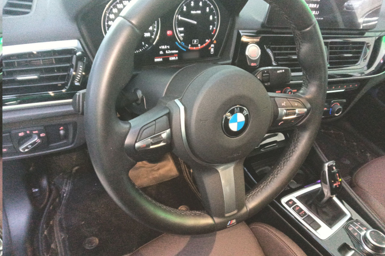 宝马1系 2022款 125i M运动曜夜版局部细节13