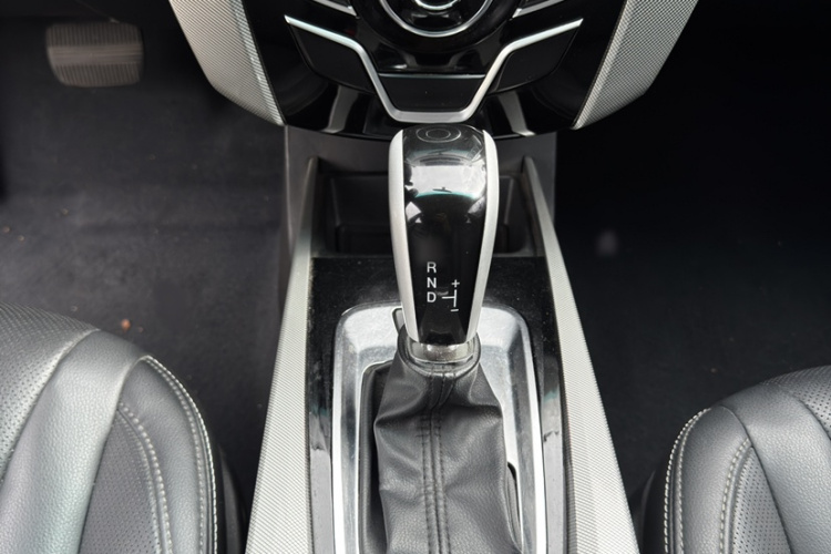 纳智捷 优6 SUV 2017款 1.8T 科技超值型中控内饰7006