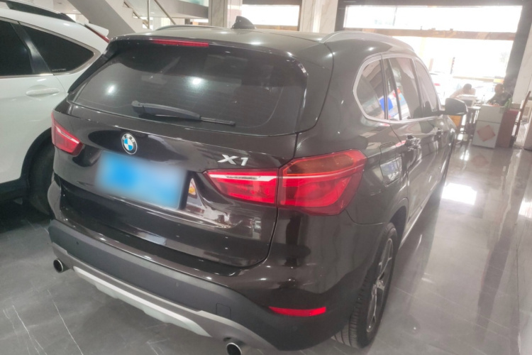 宝马X1 2018款 xDrive20Li 尊享型车身外观6005
