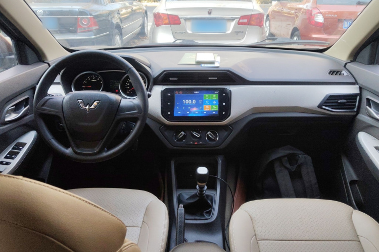 五菱汽车 五菱宏光 2019款 1.5L S舒适型国VI LAR中控内饰12