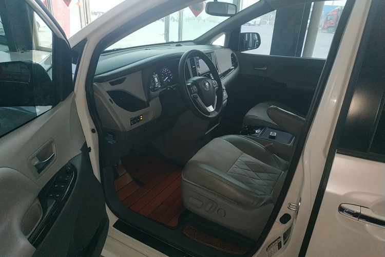 丰田Sienna（平行进口） 中控内饰20