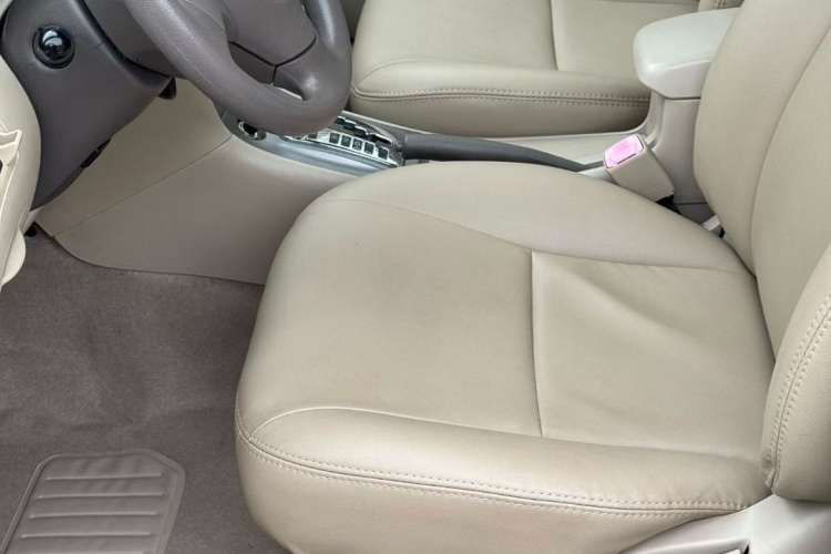 丰田 花冠 2011款 1.6L 自动经典版中控内饰7002