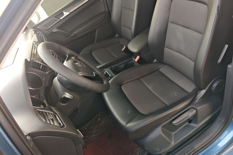 大众 高尔夫·嘉旅 2018款 230TSI 自动进取型中控内饰19