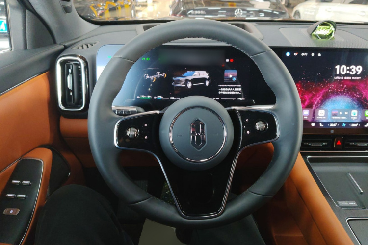 鸿蒙智行 问界M8 2025款 增程 Max版 37kWh 5座版中控内饰13