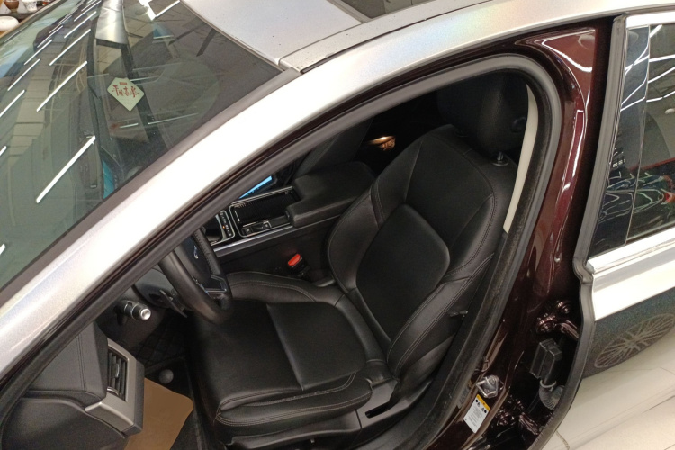 捷豹XFL 2020款 XFL 2.0T P200 两驱精英版局部细节19