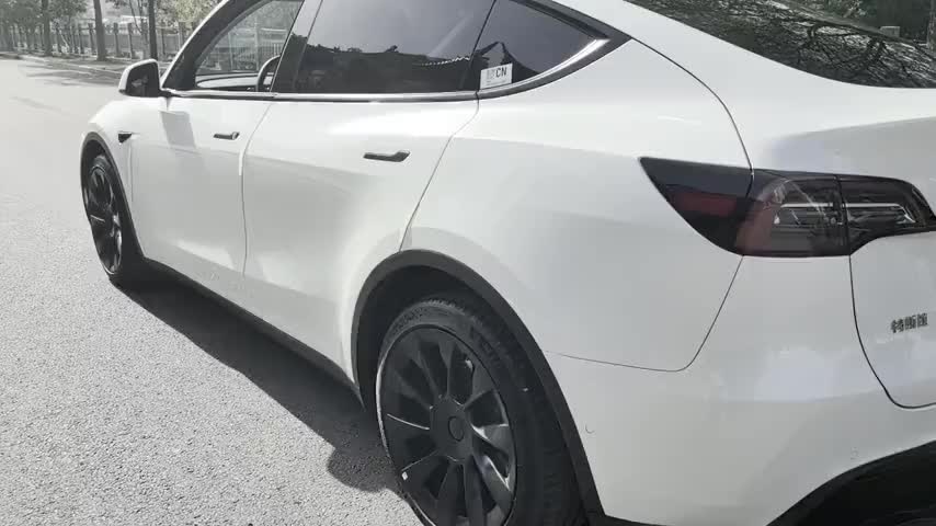 特斯拉 Model Y 2021款 长续航全轮驱动版实拍1