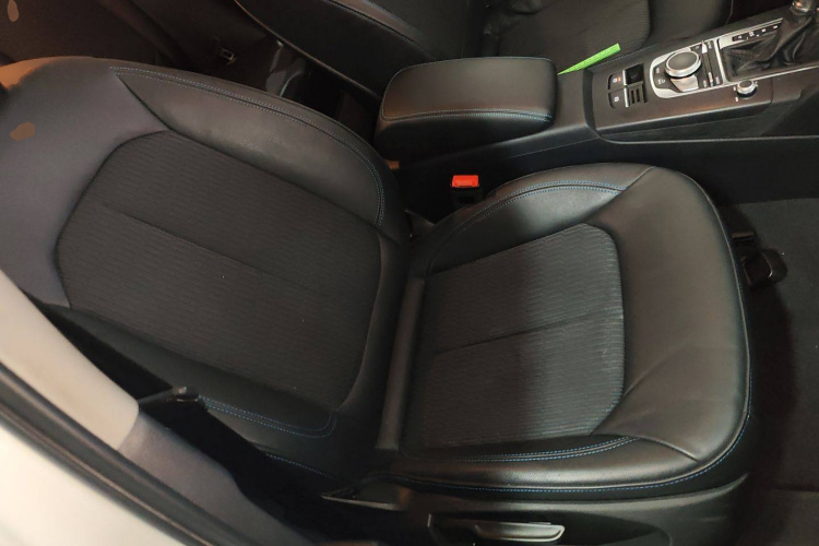 奥迪A3 2018款 30周年年型 Limousine 35 TFSI 时尚型中控内饰41