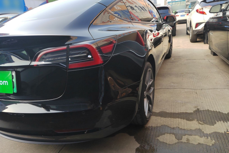 特斯拉 Model 3 2022款 Performance高性能全轮驱动版车身外观9