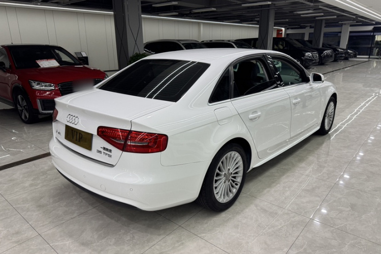 奥迪A4L 2015款 35 TFSI 自动舒适型车身外观6002