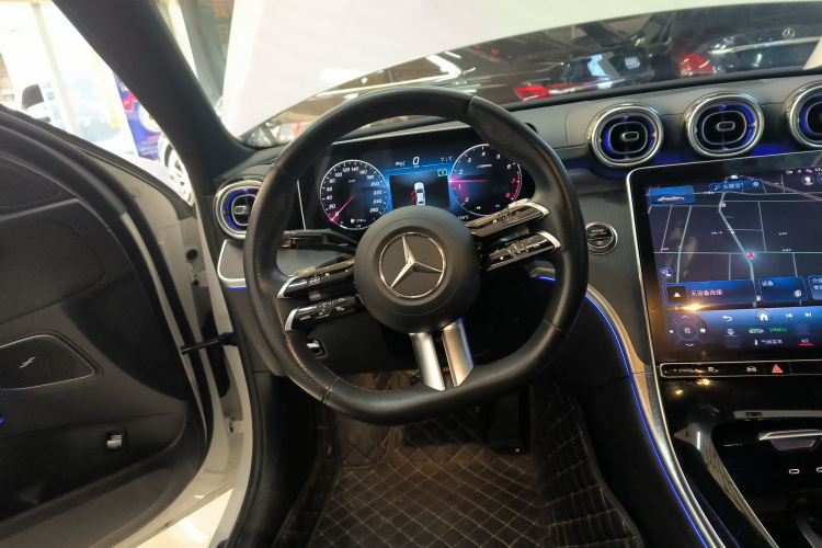奔驰C级 2023款 C 260 L 运动版中控内饰13