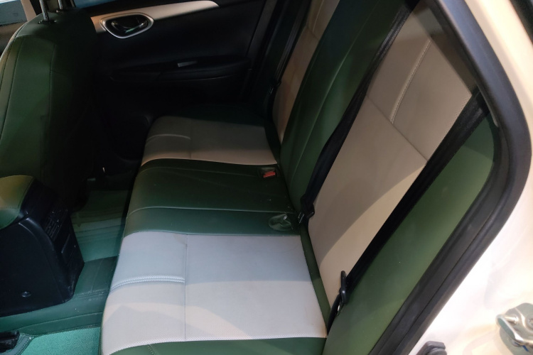 日产 轩逸 2024款 经典 1.6XE CVT舒适版中控内饰7004