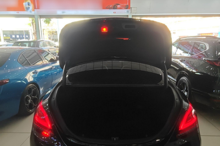 奔驰C级 2019款 C 260 L 运动版局部细节23