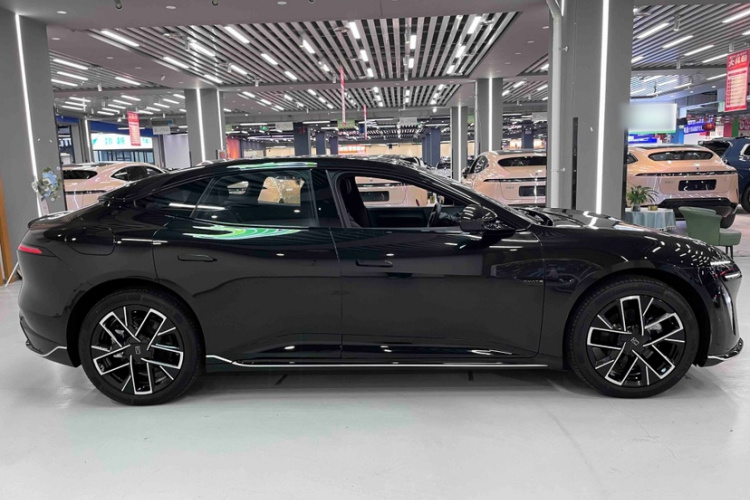 阿维塔06 2025款 Max增程版车身外观6001