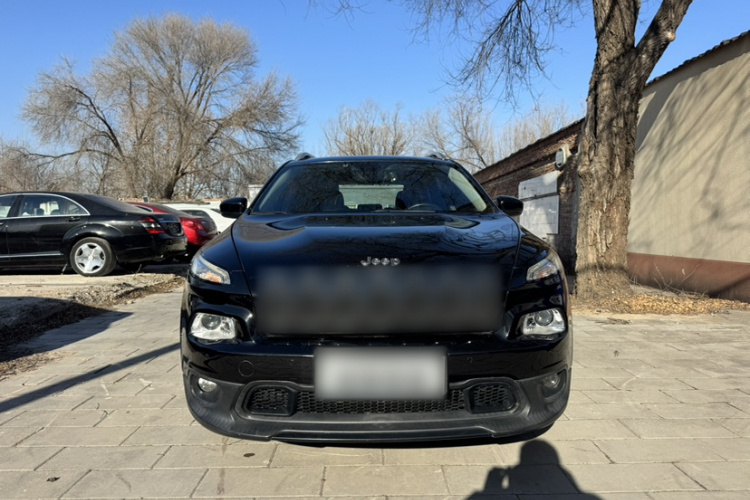 Jeep 自由光 2016款 2.0L 优越版车身外观6001