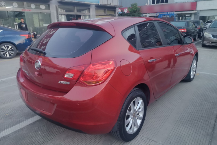 别克 英朗 2014款 XT 1.6L 自动时尚版车身外观7