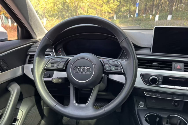 奥迪A4L 2018款 30周年年型 40 TFSI 时尚型中控内饰7009